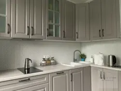 Кухня ньюпорт белый в интерьере