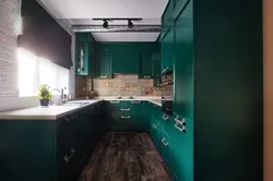 Темно зеленая кухня в интерьере