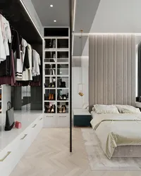 Дизайн спальни с окном и гардеробной