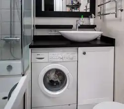 Стиральная машина в ванне под раковиной фото