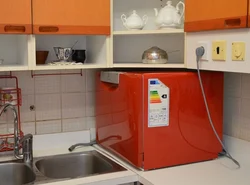 Посудамыйная машына настольная ў інтэр'еры кухні