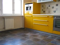 Empty kitchen photo