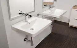 Wall mounted bathtub photo