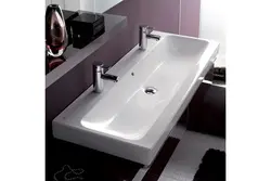 Divara quraşdırılmış vanna şəkli