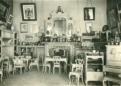 Royal living room photo