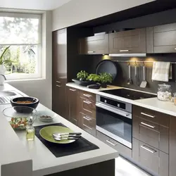 Asymmetrical kitchen photo