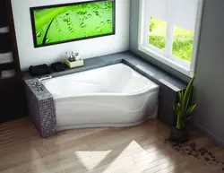 Deep bathtub photo