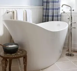 Deep bathtub photo