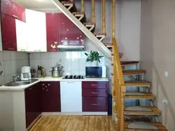 Ошхона дар зери зинапоя акс