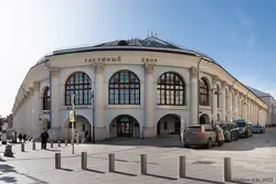Гасціны двор фота ўнутры