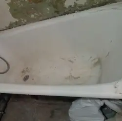 Photo used cast iron bathtub