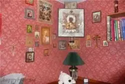 Иконы в спальне фото