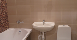 Clear Yanino bathroom photo