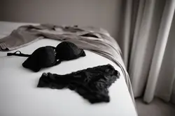 Yuxu Paltarında Foto