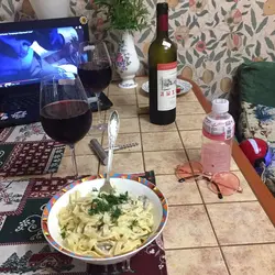 Хӯроки шом дар ошхона акс