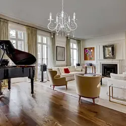 Piano fotoşəkili olan qonaq otağı
