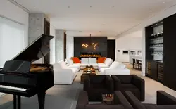 Piano fotoşəkili olan qonaq otağı