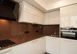 Parlaq qəhvəyi mətbəx fotoşəkili