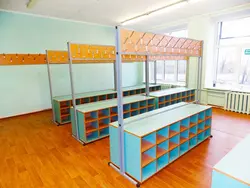 Сурати ҳуҷраи либоспӯшӣ дар мактаб