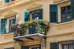 Photo of the loggia from the street