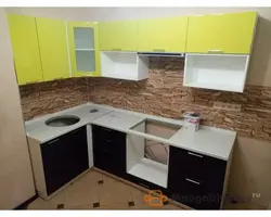 Бұрыштық бюджеттік ас үй фотосы