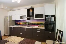 Tekis jigarrang oshxona fotosurati