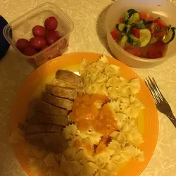 Mətbəxdə evdə nahar şəkli