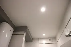 Теневой потолок в ванной фото