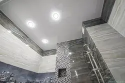 Ванна бөлмесіндегі көлеңкелі төбе фотосы