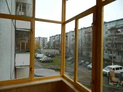 Тирезаҳои чӯбӣ оид ба лоджия акс