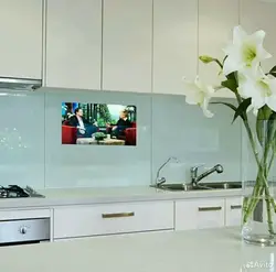 Убудаваны тэлевізар для кухні фота