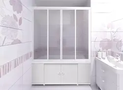 Ванна з пластыкавымі шторкамі фота