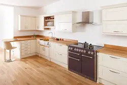 Кухня с рыжей столешницей фото