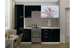 Ошхона бо се қуттиҳои қалам сурат