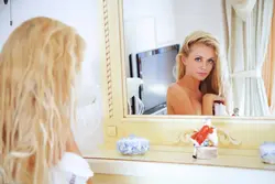 Photo in the bath in front of the mirror