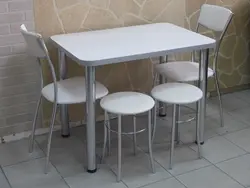 Стол для светлой кухни фото