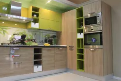 Кухня с большим шкафом фото