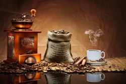 Mətbəxdə bir fincan qəhvə fotoşəkili