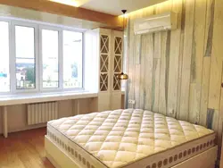 Жатын бөлмесінің фотосуретіндегі ішкі терезе төсеніші