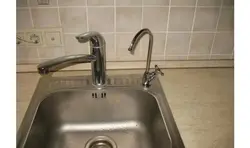 Mətbəxdəki Iki Kran Fotoşəkili