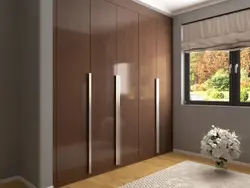 Koridordakı parlaq qarderob fotoşəkili