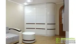Глянцавая шафа ў пярэднім пакоі