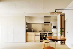 Shkafdagi fotosuratda yashiringan oshxona