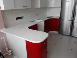 Yuvarlaqlaşdırılmış Tezgahlar Fotoşəkili Olan Mətbəxlər
