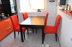 Mətbəxdə narıncı stullar foto