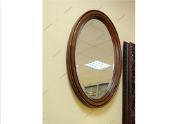 Oval güzgü fotoşəkili ilə koridor