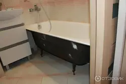 Cast iron bathtub with screen photo