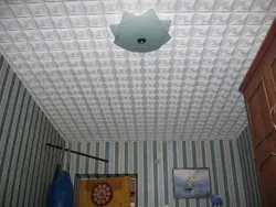 Ас үйге арналған төбелік плиткалардың фотосуреті
