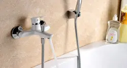 Белый смеситель для ванны фото
