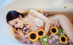 Photo in a bath with oranges